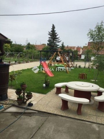 Eladó családi ház, Szegeden 289 M Ft, 6 szobás