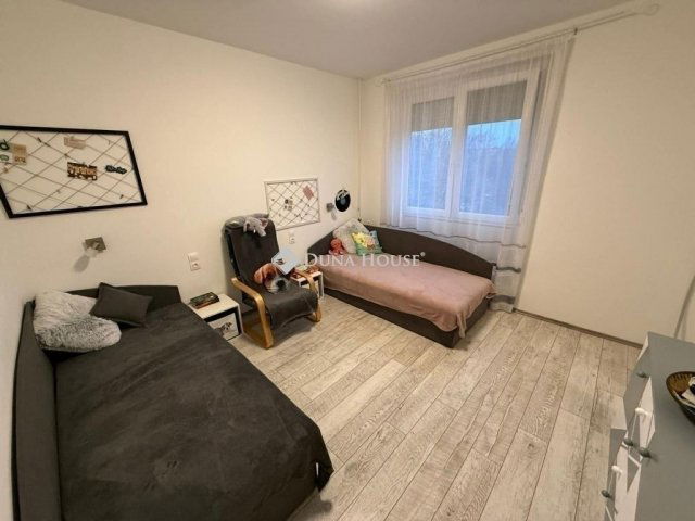 Eladó téglalakás, Pécsett 59.9 M Ft, 3 szobás