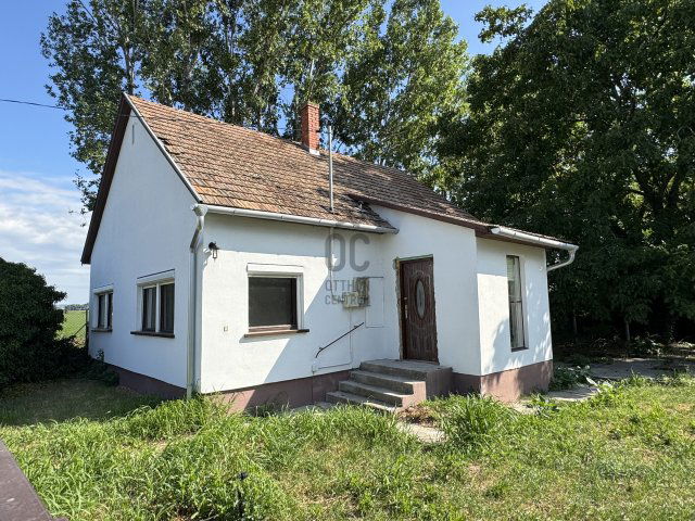 Eladó családi ház, Decsen 15.75 M Ft, 3 szobás