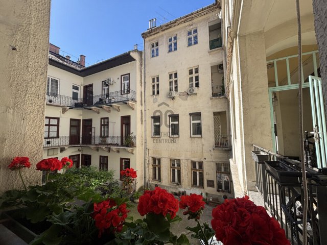 Eladó téglalakás, Budapesten, VI. kerületben 109.9 M Ft