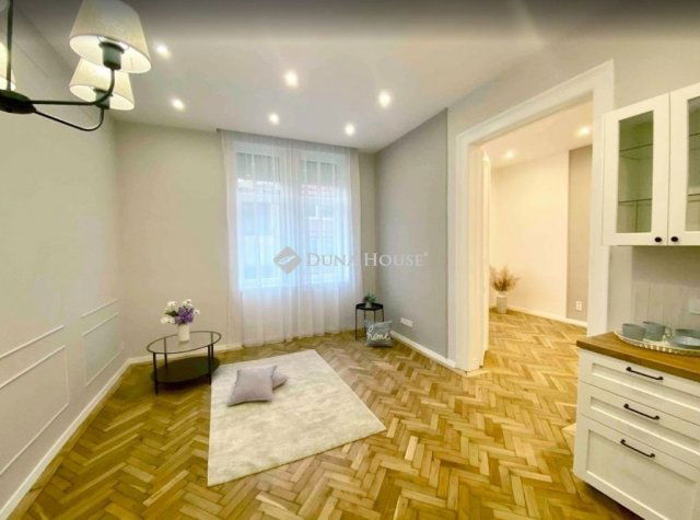 Eladó téglalakás, Budapesten, VI. kerületben 104.9 M Ft