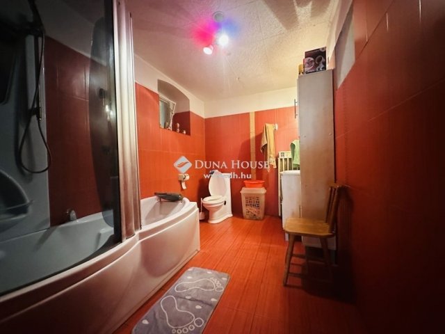 Eladó családi ház, Kesztölcön 79.5 M Ft, 6 szobás