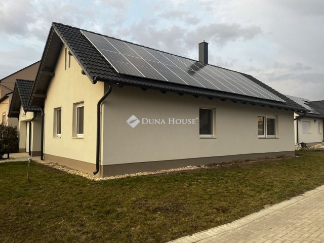 Kiadó családi ház, albérlet, Székesfehérvárott 450 E Ft / hó