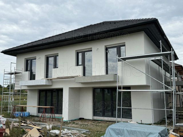 Eladó ikerház, Balatonföldváron 89 M Ft, 4 szobás