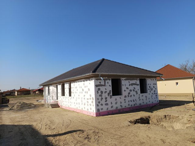 Eladó családi ház, Jakabszálláson 49 M Ft, 4 szobás