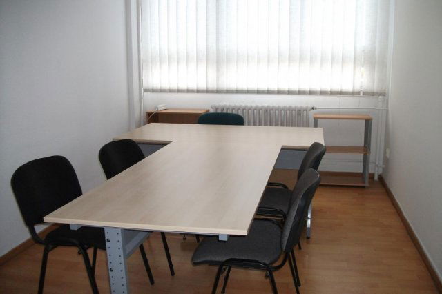 Kiadó iroda, Budapesten, III. kerületben 263 E Ft / hó, 1 szobás