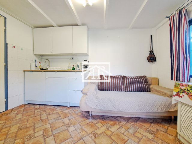 Eladó nyaraló, Szegeden, Bors utcában 12.9 M Ft, 1 szobás