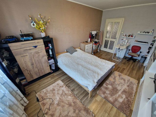 Eladó panellakás, Polgárdin 41 M Ft, 3 szobás