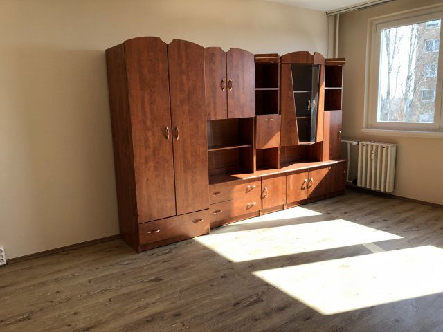 Kiadó panellakás, albérlet, Kecskeméten 135 E Ft / hó, 2 szobás