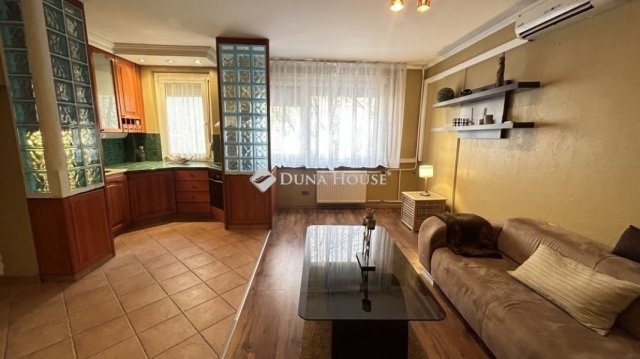 Eladó panellakás, Budapesten, III. kerületben 96.9 M Ft, 3 szobás