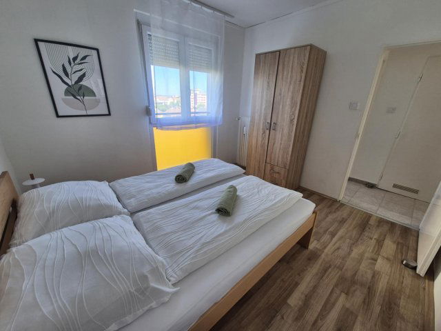 Eladó panellakás, Pécsett, József Attila utcában 51 M Ft