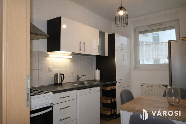 Eladó téglalakás, Győrött 66 M Ft, 2 szobás