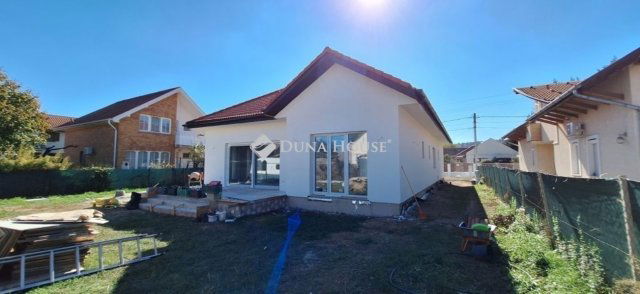 Eladó családi ház, Budakalászon 219 M Ft, 4 szobás
