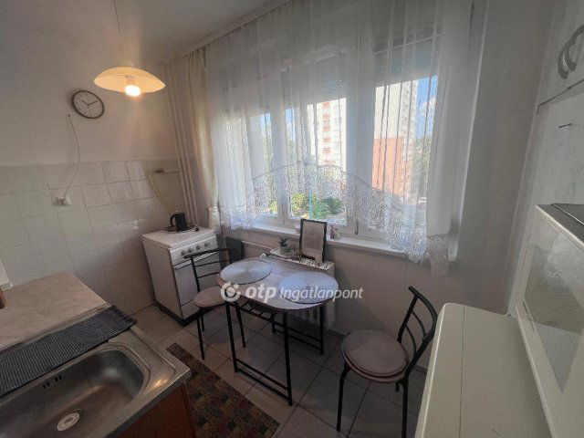 Kiadó panellakás, albérlet, Szegeden 200 E Ft / hó, 2 szobás