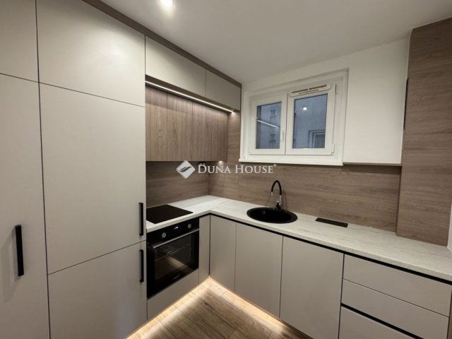 Eladó panellakás, Budapesten, XV. kerületben 88.5 M Ft, 3 szobás