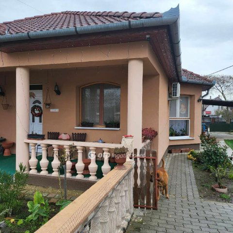 Eladó családi ház, Hajdúhadházon 69.9 M Ft, 2+2 szobás