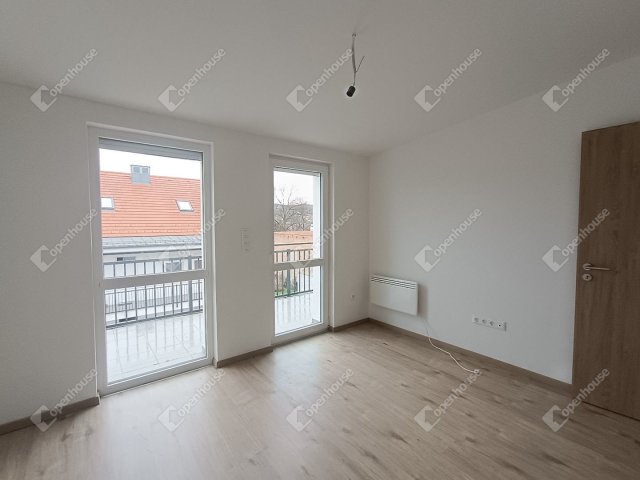 Eladó téglalakás, Sopronban 110 M Ft, 5 szobás