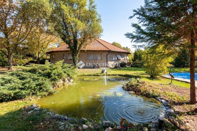 Eladó családi ház, Ceglédbercelen 462 M Ft, 11 szobás