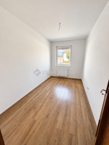 Eladó ikerház, Mosonszentmiklóson 71.9 M Ft, 5 szobás