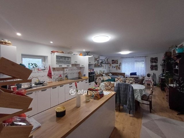 Eladó családi ház, Pusztaszabolcson 66.9 M Ft, 1+3 szobás