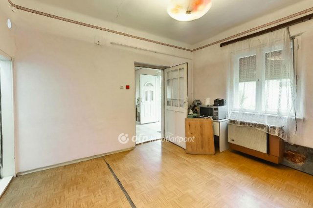 Eladó családi ház, Makláron 34.9 M Ft, 2 szobás