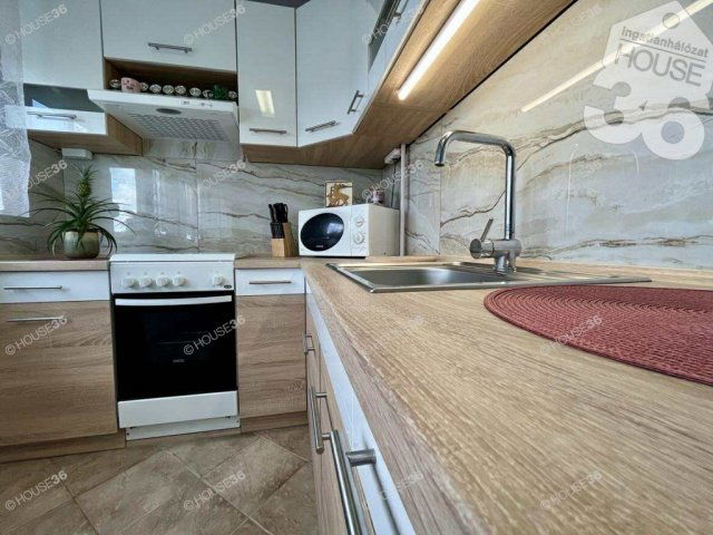 Eladó panellakás, Kecskeméten 44.9 M Ft, 3 szobás