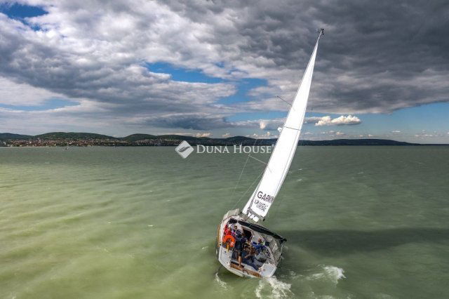 Eladó téglalakás, Balatonfüreden 42.9 M Ft, 2 szobás