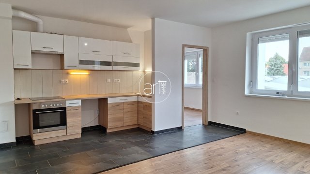 Kiadó téglalakás, albérlet, Szegeden, Remény utcában, 3 szobás