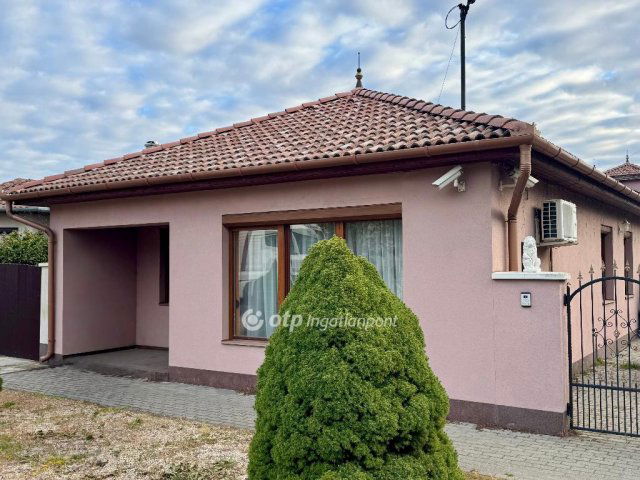 Kiadó családi ház, albérlet, Hajdúszoboszlón 400 E Ft / hó