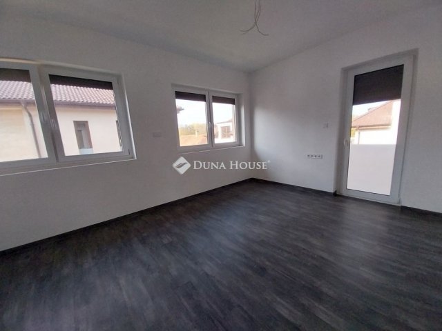 Eladó családi ház, Szegeden 180 M Ft, 1+5 szobás