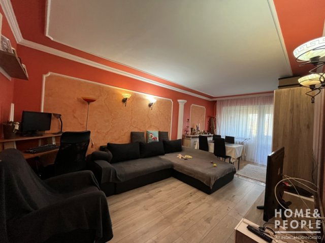 Eladó téglalakás, Szegeden 52.99 M Ft, 2 szobás