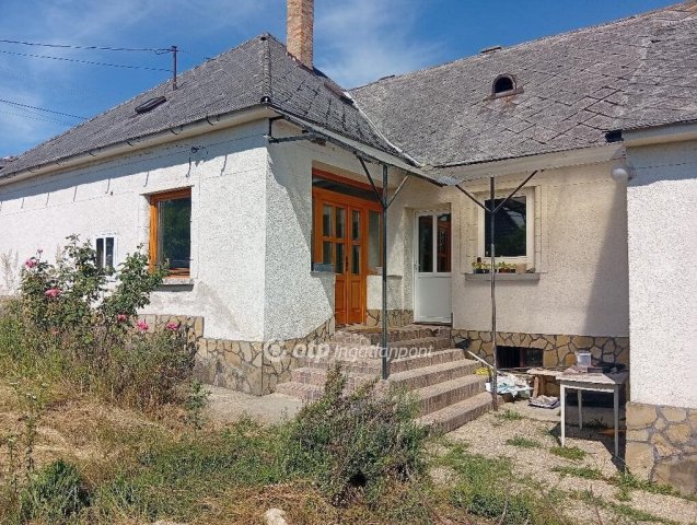 Eladó családi ház, Bakonynánán 45 M Ft, 2 szobás