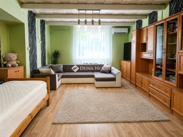 Eladó családi ház, Dunaföldváron 35 M Ft, 2 szobás