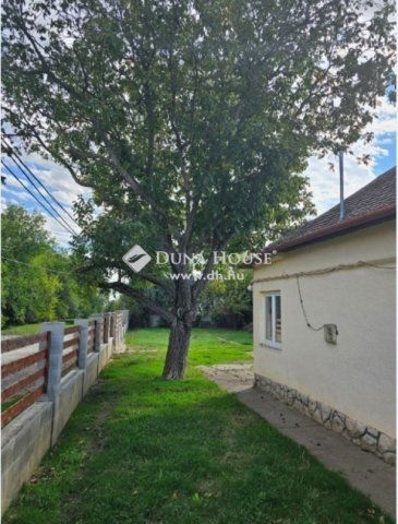 Eladó családi ház, Pécsett 31.9 M Ft, 3 szobás