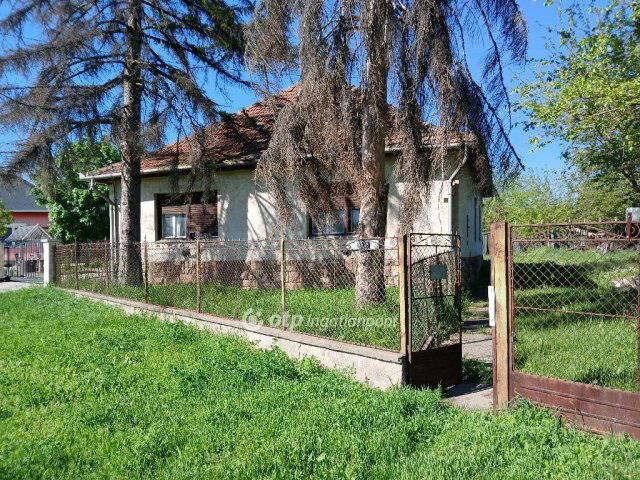 Eladó családi ház, Karácsondon 13 M Ft, 3+1 szobás