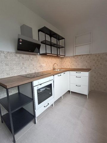 Eladó panellakás, Tatán 53.49 M Ft, 2 szobás