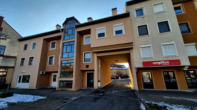 Eladó téglalakás, Sárváron 43.9 M Ft, 2 szobás