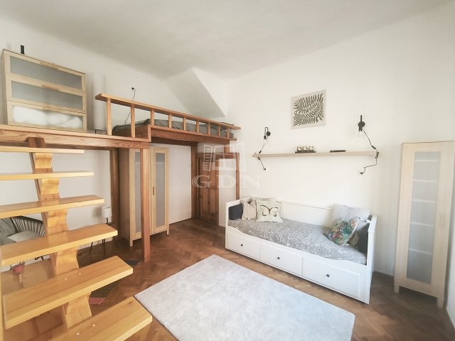 Kiadó téglalakás, albérlet, Budapesten, VI. kerületben