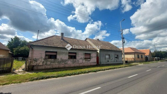 Eladó családi ház, Dombóváron 10 M Ft, 3 szobás