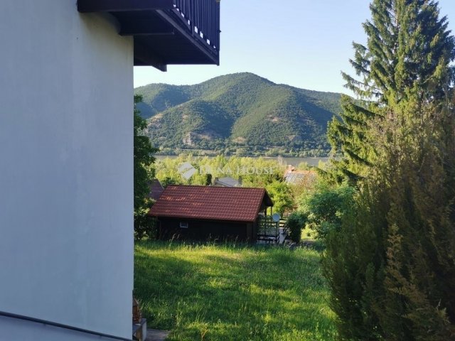 Eladó családi ház, Visegrádon 129.9 M Ft, 4 szobás