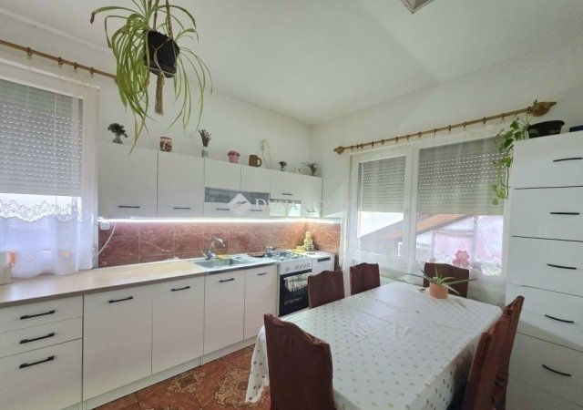 Eladó családi ház, Gyömrőn 97.9 M Ft, 4 szobás