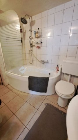 Eladó családi ház, Vecsésen 82.9 M Ft, 4 szobás