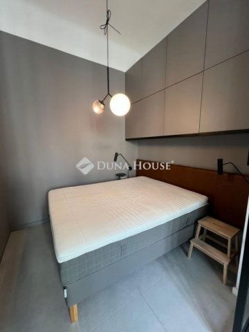 Eladó téglalakás, Budapesten, V. kerületben 128 M Ft, 1 szobás