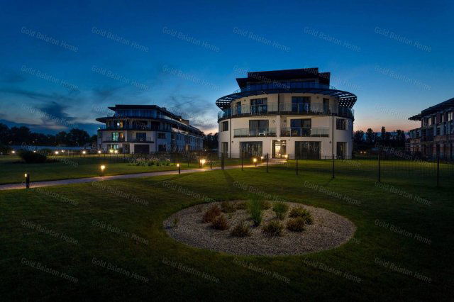 Eladó téglalakás, Keszthelyen 160 M Ft, 1+2 szobás