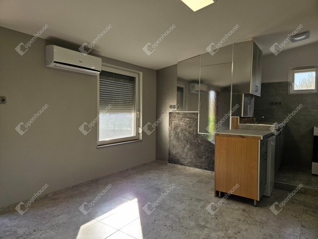 Eladó nyaraló, Győrött 37.5 M Ft, 1 szobás