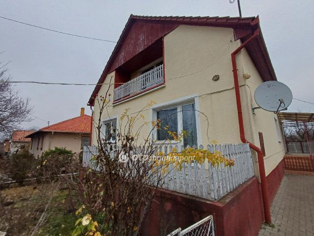 Eladó családi ház, Pusztaszabolcson 74.9 M Ft, 4+1 szobás