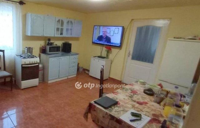 Eladó családi ház, Fegyverneken 13 M Ft, 3 szobás