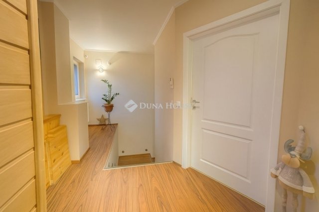 Eladó családi ház, Törökbálinton 230.4 M Ft, 6 szobás