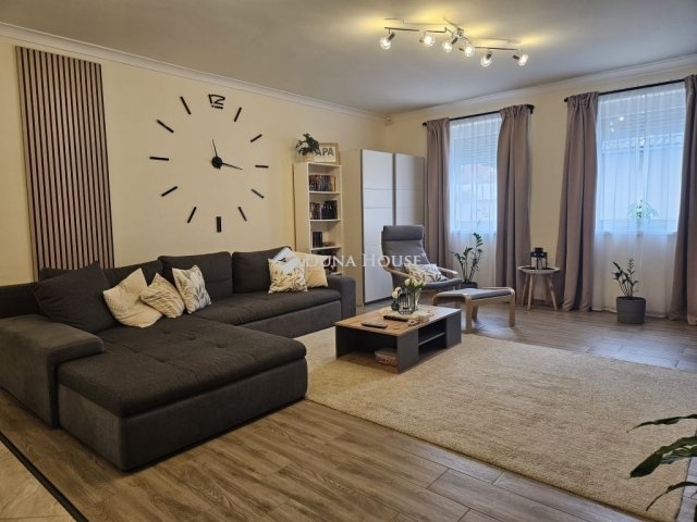 Eladó családi ház, Siklóson 99.9 M Ft, 4 szobás