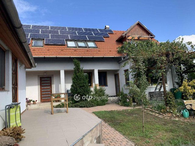 Eladó családi ház, Csömörön 128 M Ft, 5+1 szobás